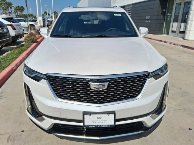 2025 Cadillac XT6 Luxury photo 2