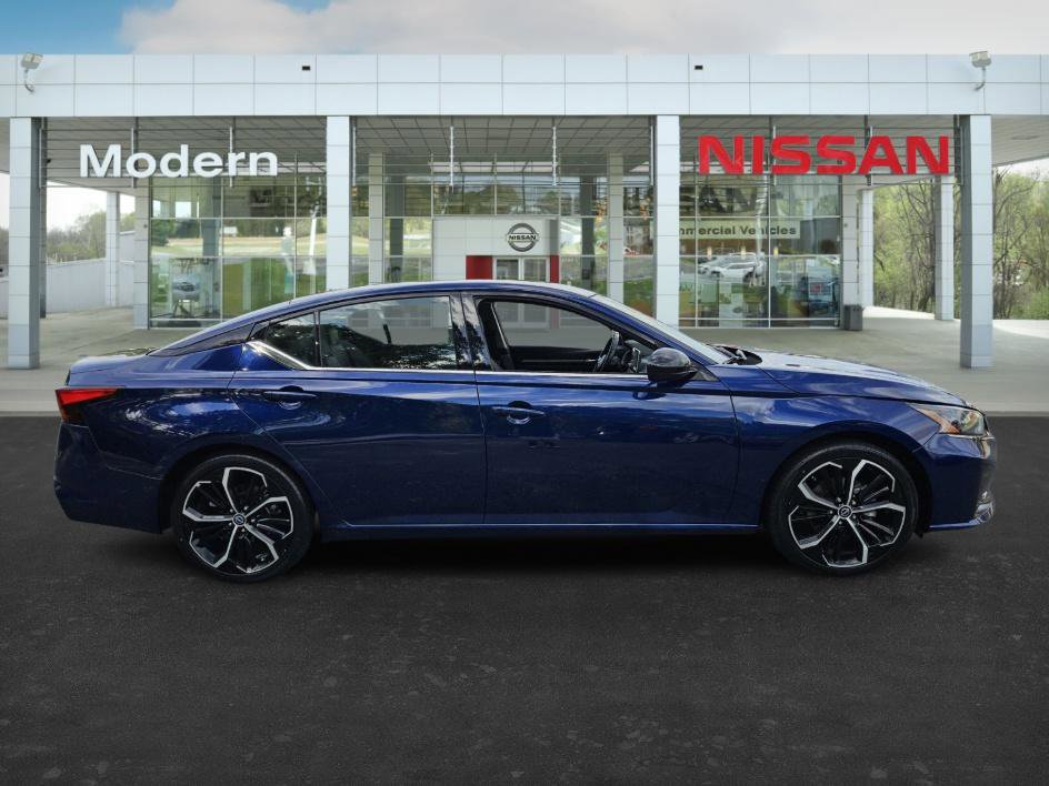 2024 Nissan Altima 2.5 SR photo 3