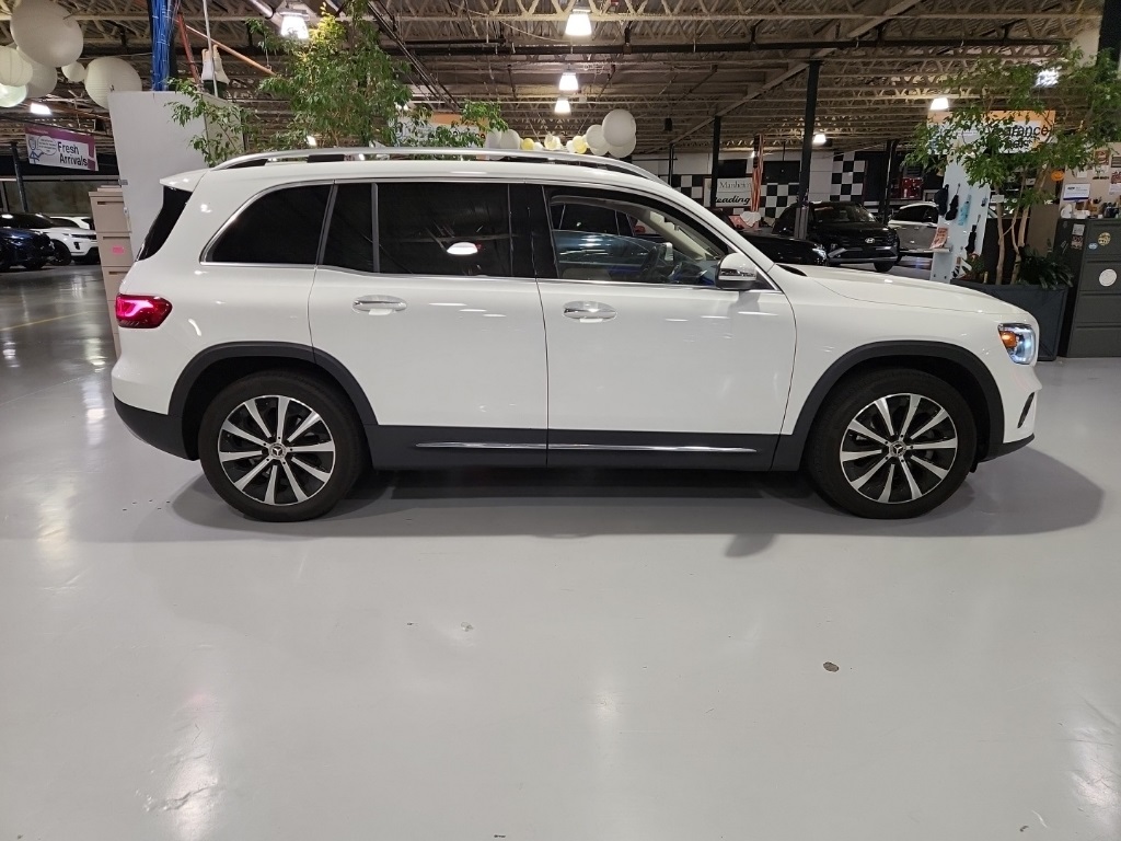2022 Mercedes Benz GLB 250 4MATIC photo 4
