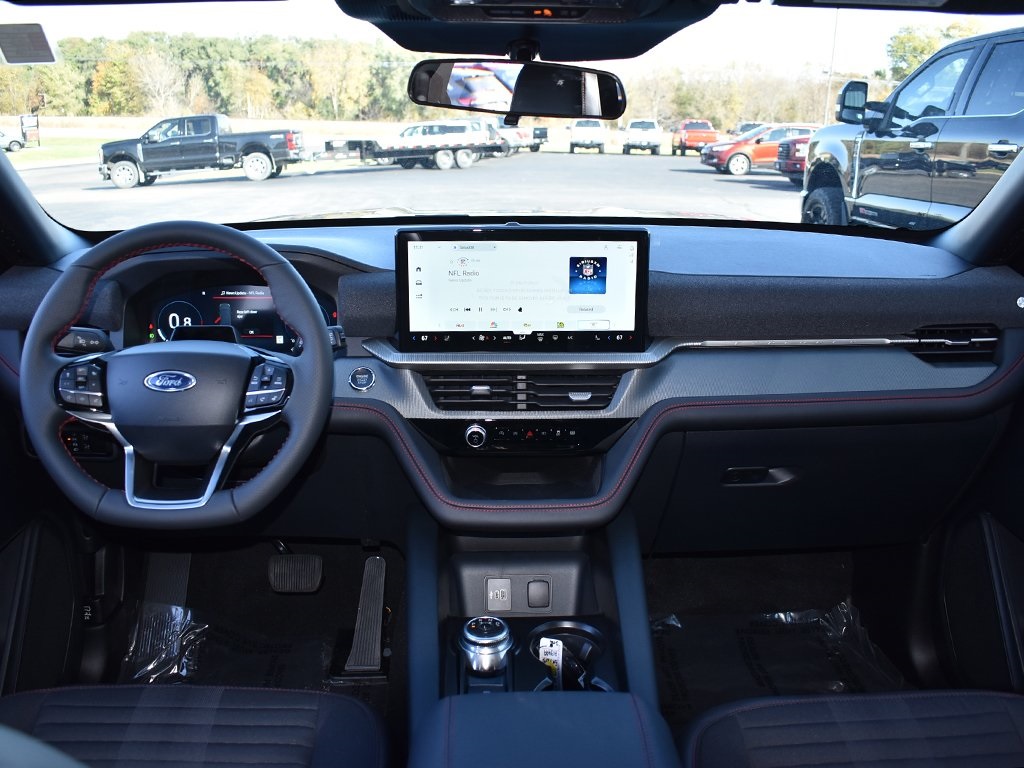 2026 Ford Explorer ST-Line photo 4