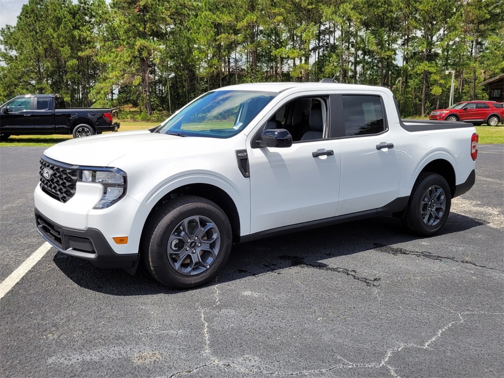 2025 Ford Maverick XLT photo 2