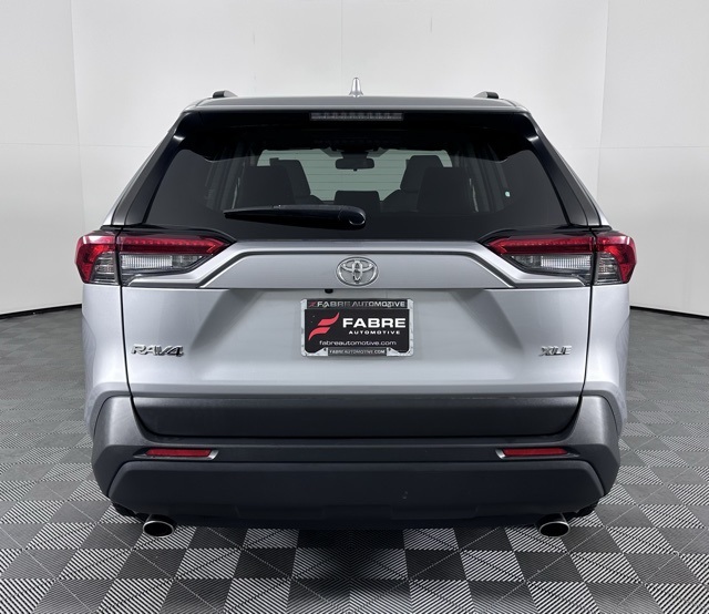 2019 Toyota RAV4 XLE Premium photo 3