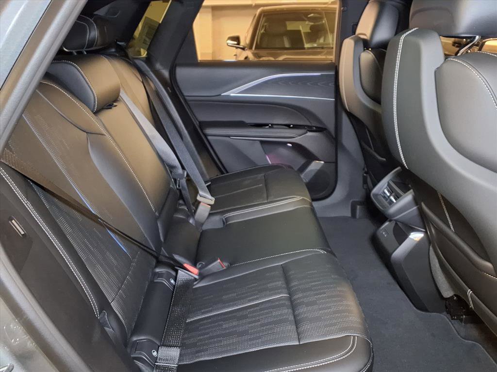 2025 Cadillac Lyriq Luxury photo 7
