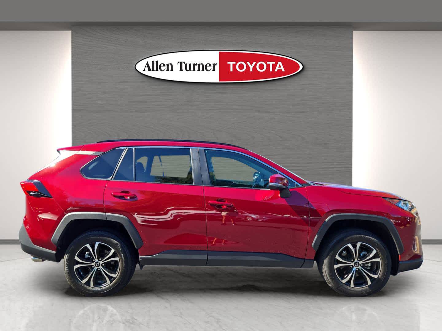 2021 Toyota RAV4 XLE photo 4