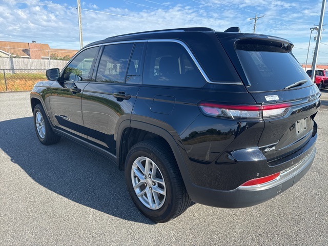 2023 Jeep Grand Cherokee Laredo photo 4