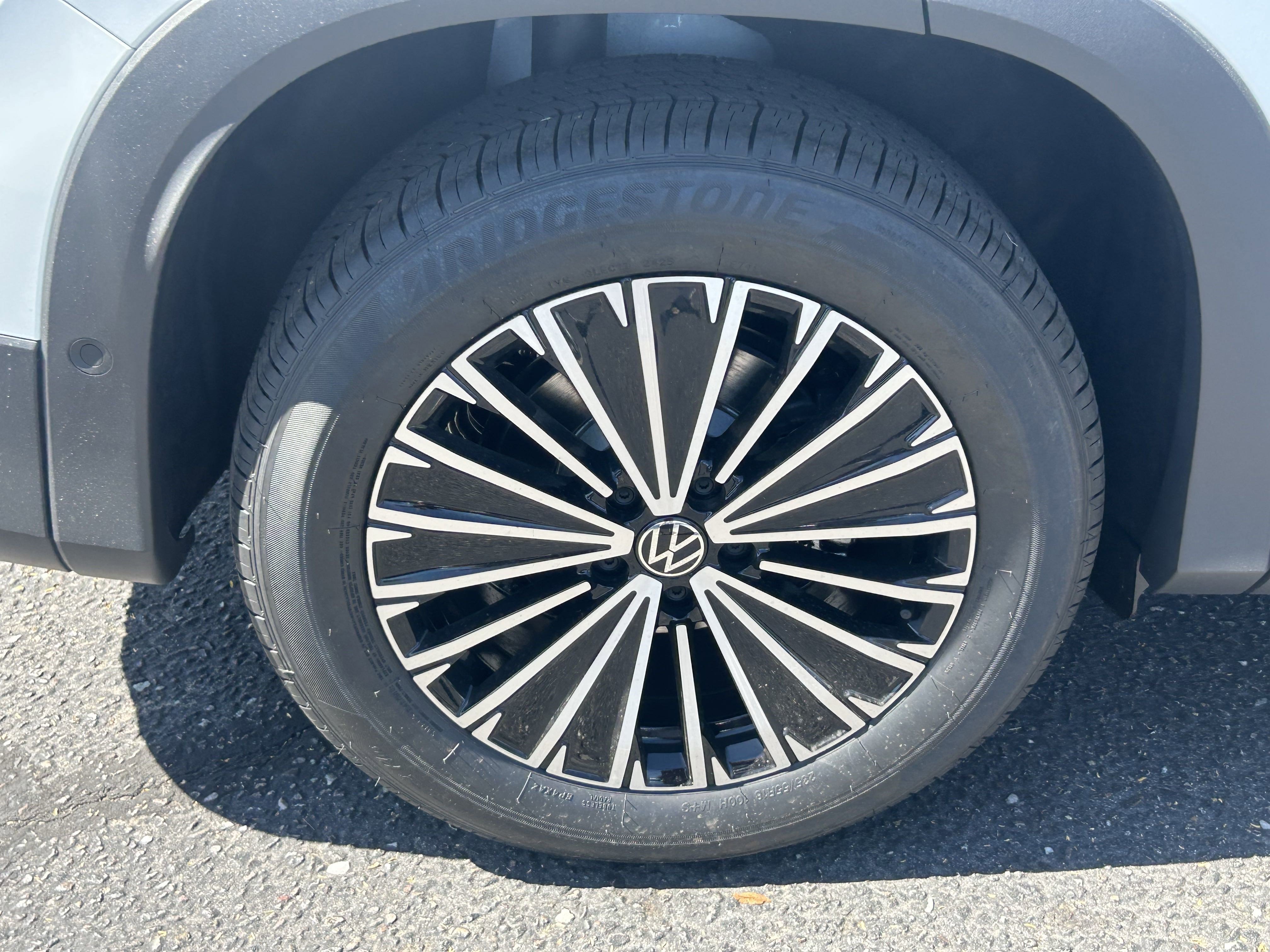 2025 Volkswagen Tiguan S photo 2