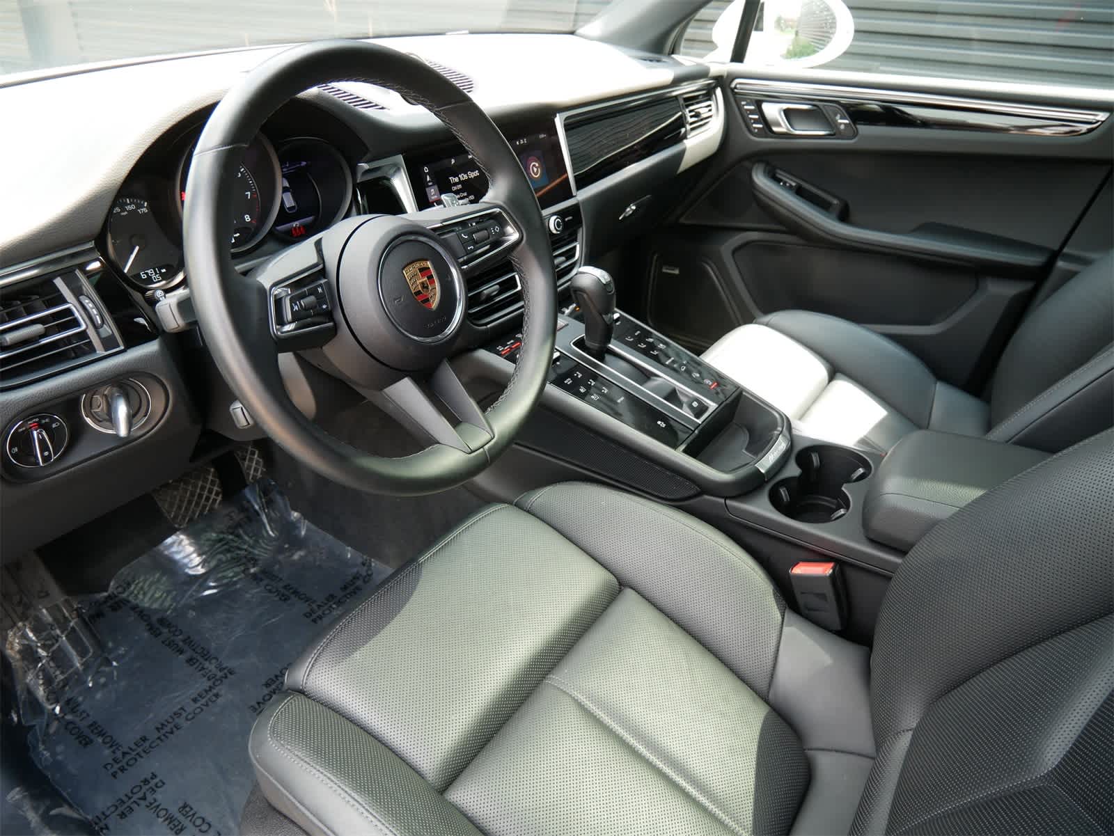 2024 Porsche Macan T photo 4