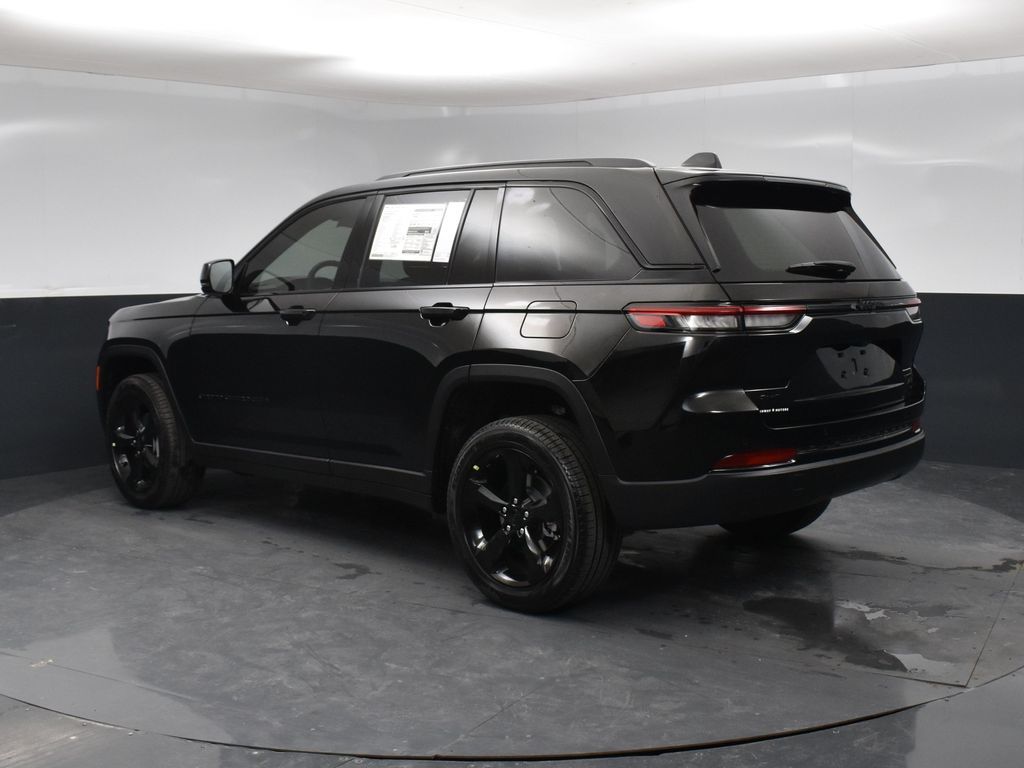 2025 Jeep Grand Cherokee Limited photo 4