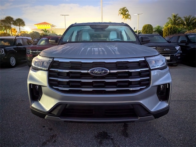 2025 Ford Explorer photo 3
