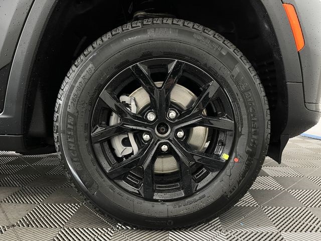2025 Jeep Grand Cherokee Altitude photo 5