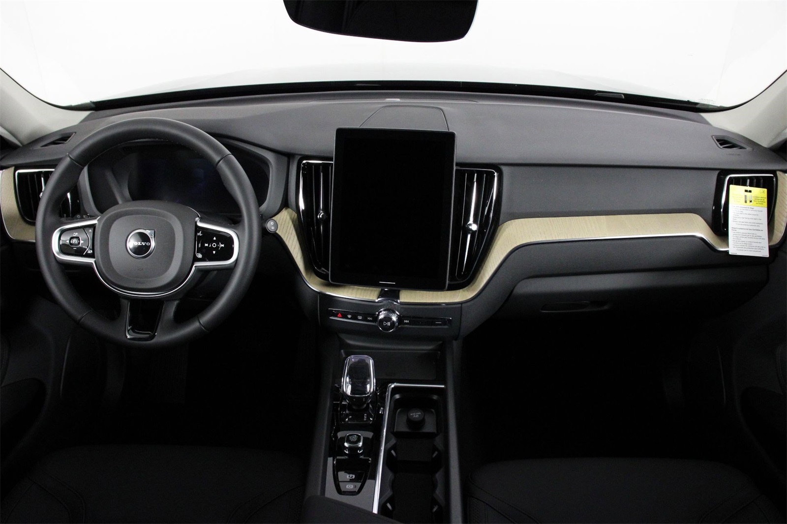 2026 Volvo XC60 B5 Plus photo 4