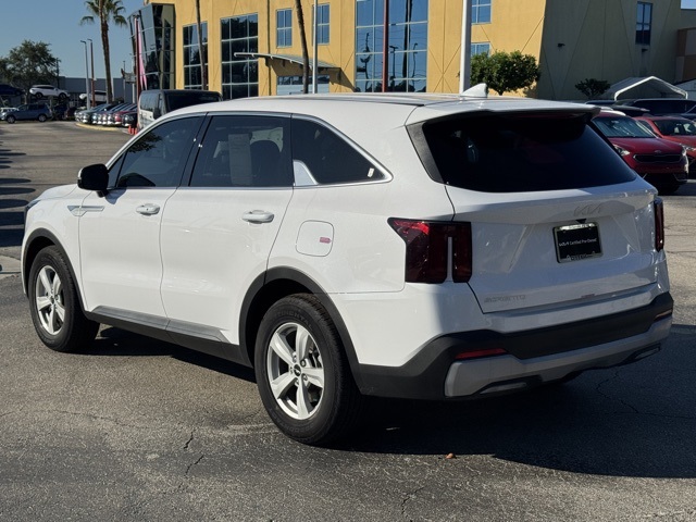 2025 Kia Sorento LX photo 3