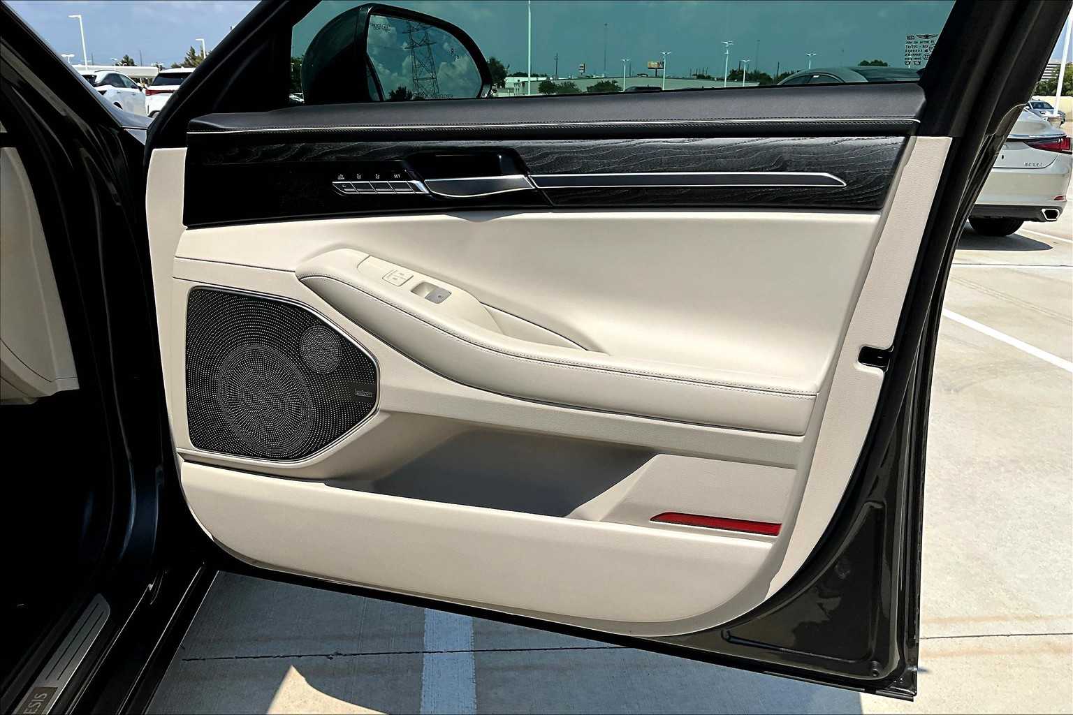 2022 Genesis G90 3.3T Premium photo 21