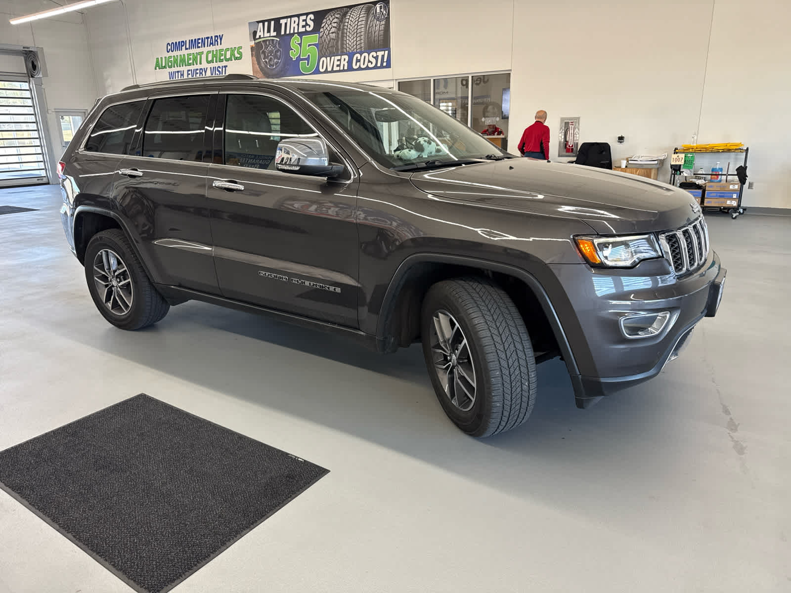 Used 2018 Jeep Grand Cherokee Limited with VIN 1C4RJFBG8JC143795 for sale in Kansas City