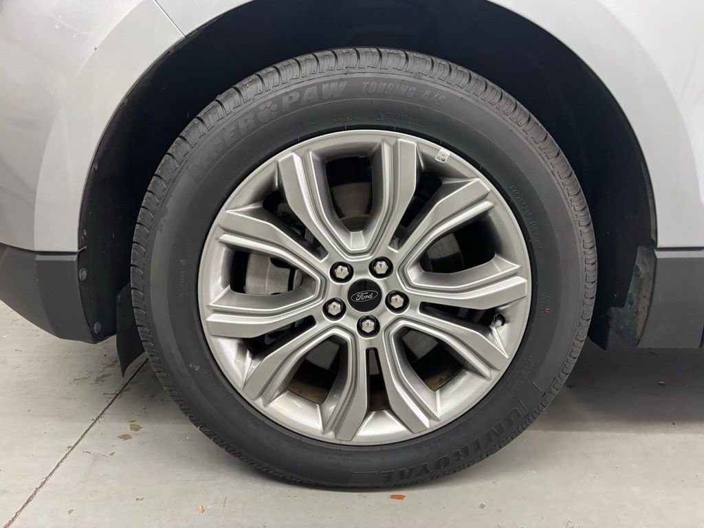 2024 Ford Edge Titanium photo 12