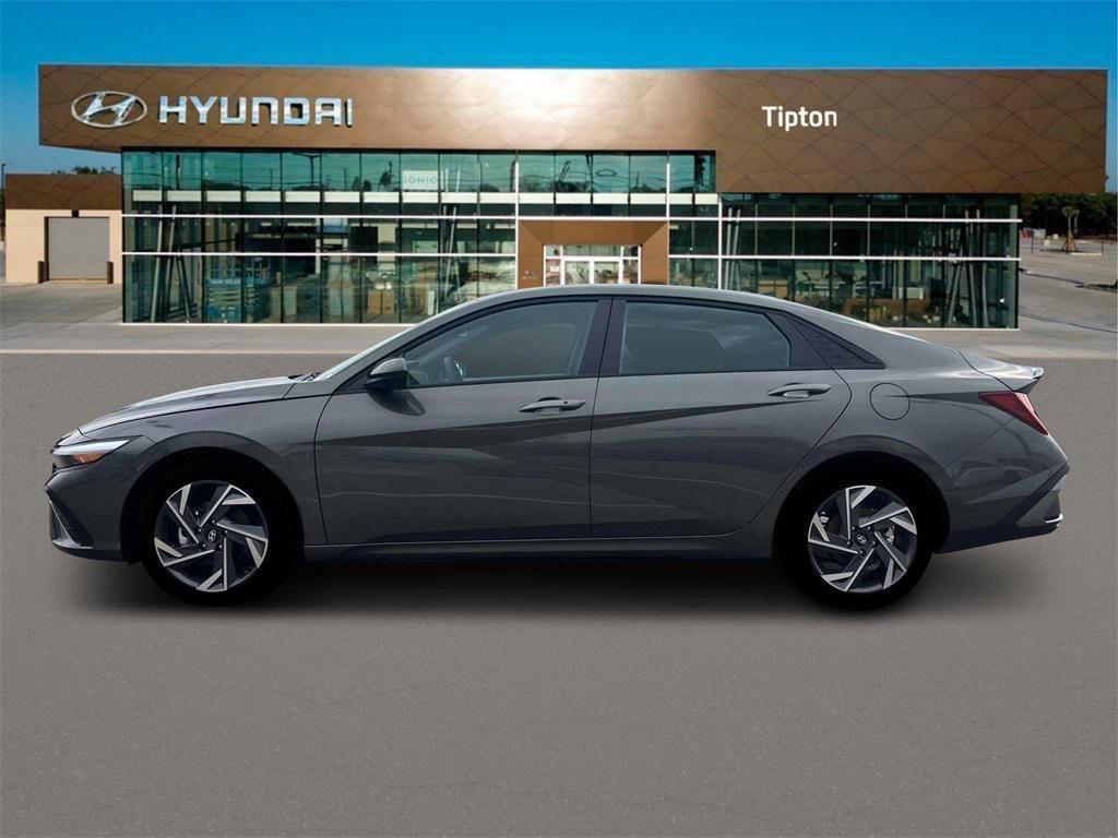 2025 Hyundai Elantra SEL Sport photo 2