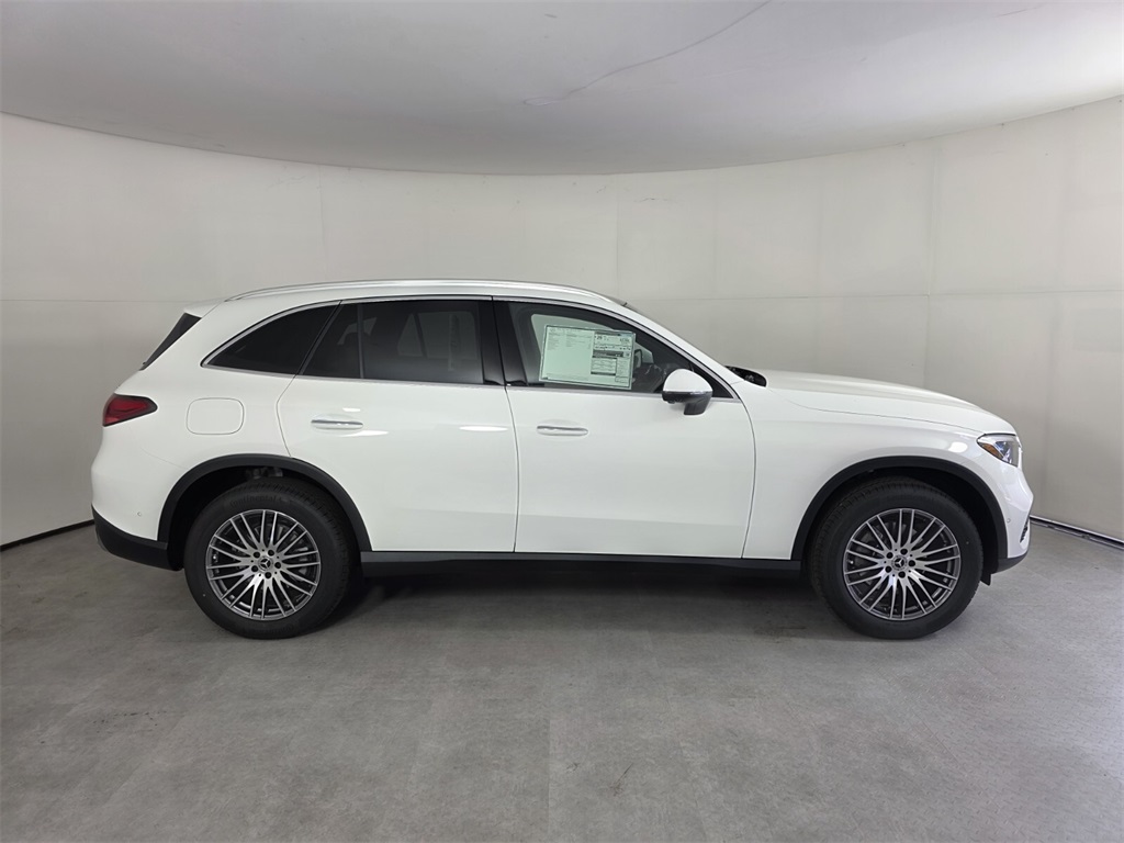 2026 Mercedes Benz GLC 300 4MATIC photo 3