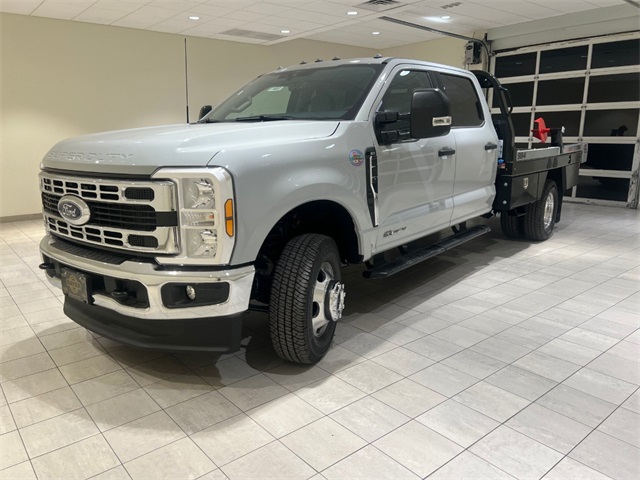 2026 Ford F-350 Super Duty Chassis Cab XLT's photo