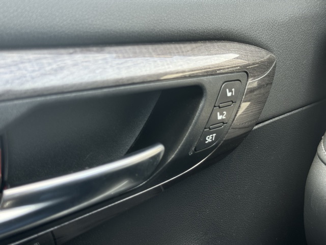 2021 Toyota Highlander Platinum photo 10