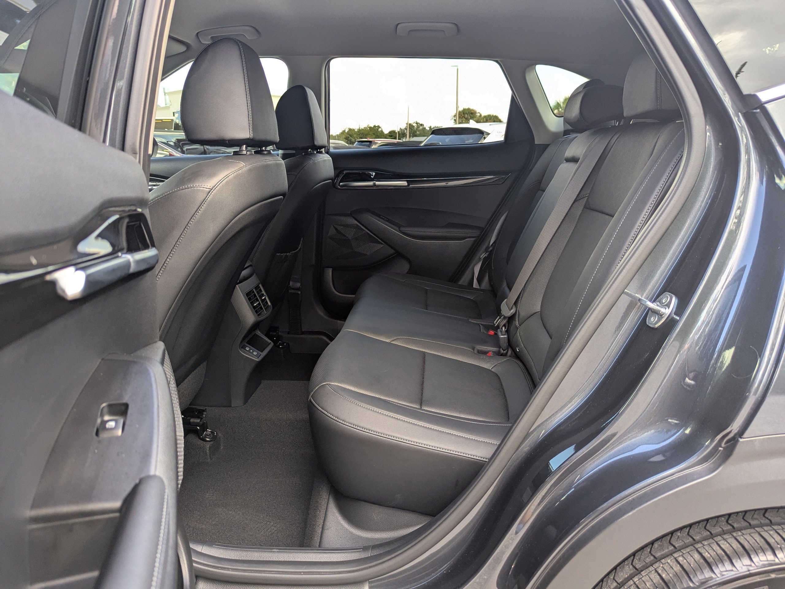 2025 Kia Seltos SX photo 19