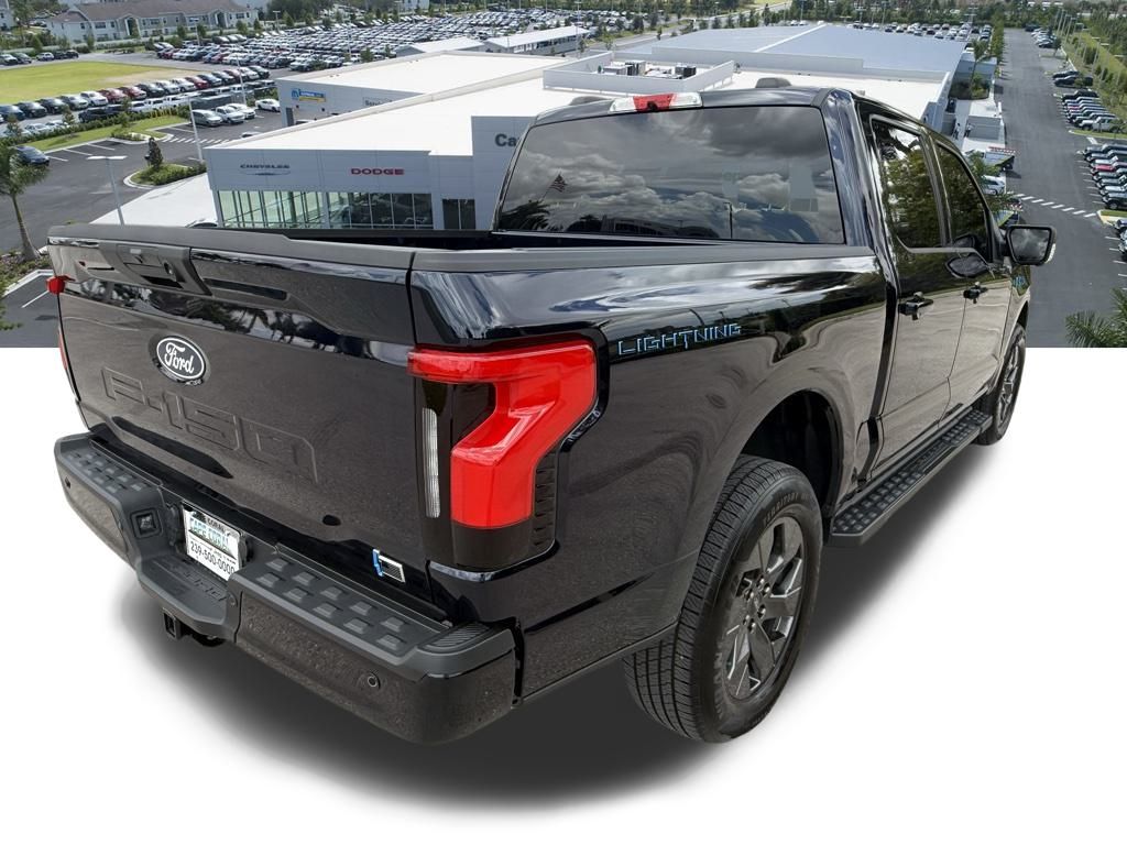 2025 Ford F-150 Lightning photo 2