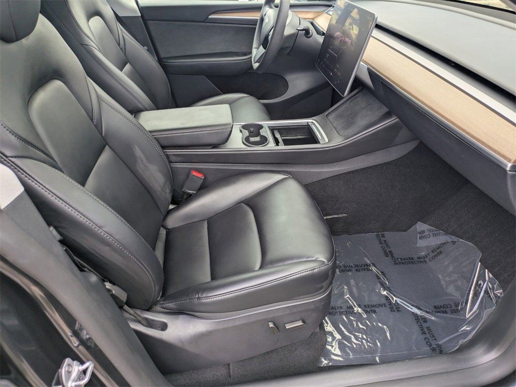 2024 Tesla Model Y Long Range photo 27