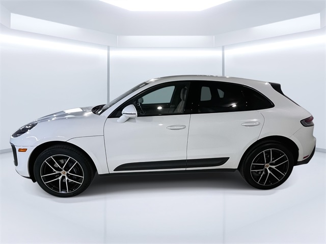 2022 Porsche Macan photo 2