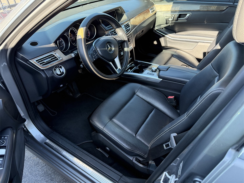 2015 Mercedes Benz E 350 4MATIC photo 2