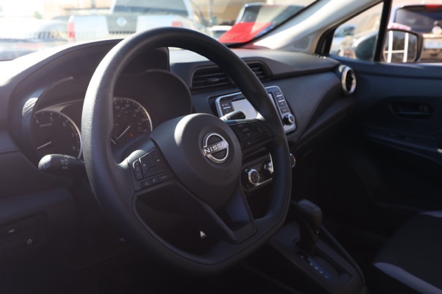 2025 Nissan Versa 1.6 S photo 10
