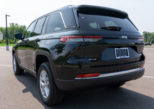 2025 Jeep Cherokee Laredo photo 4