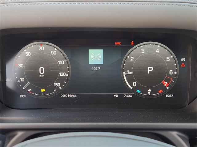 2025 Land Rover Defender 130 V8 photo 10