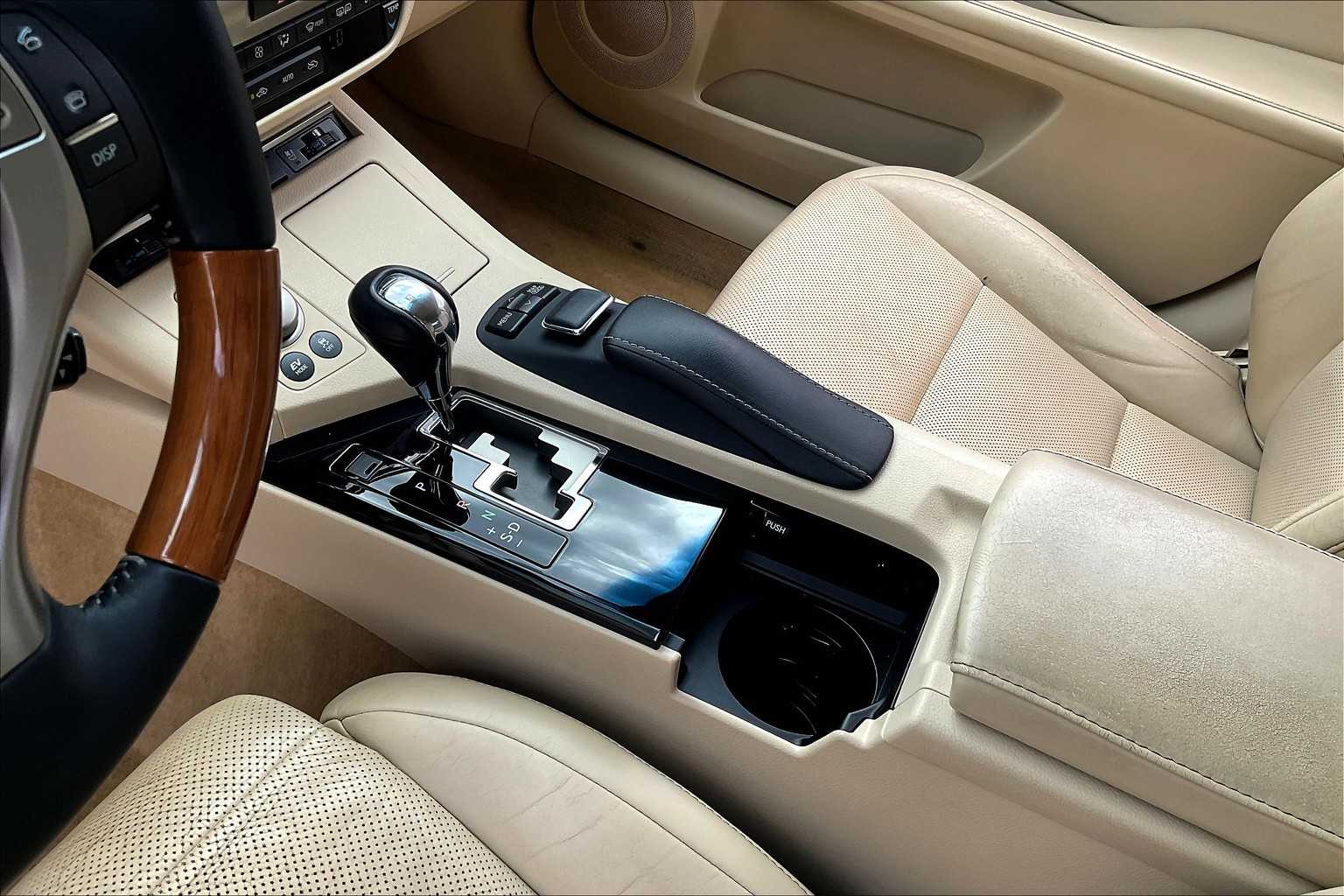 2013 Lexus ES 300h photo 14