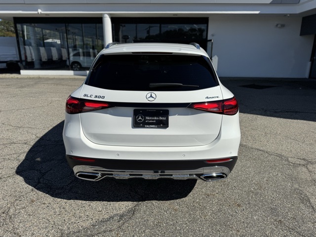 2025 Mercedes Benz GLC 300 4MATIC photo 4