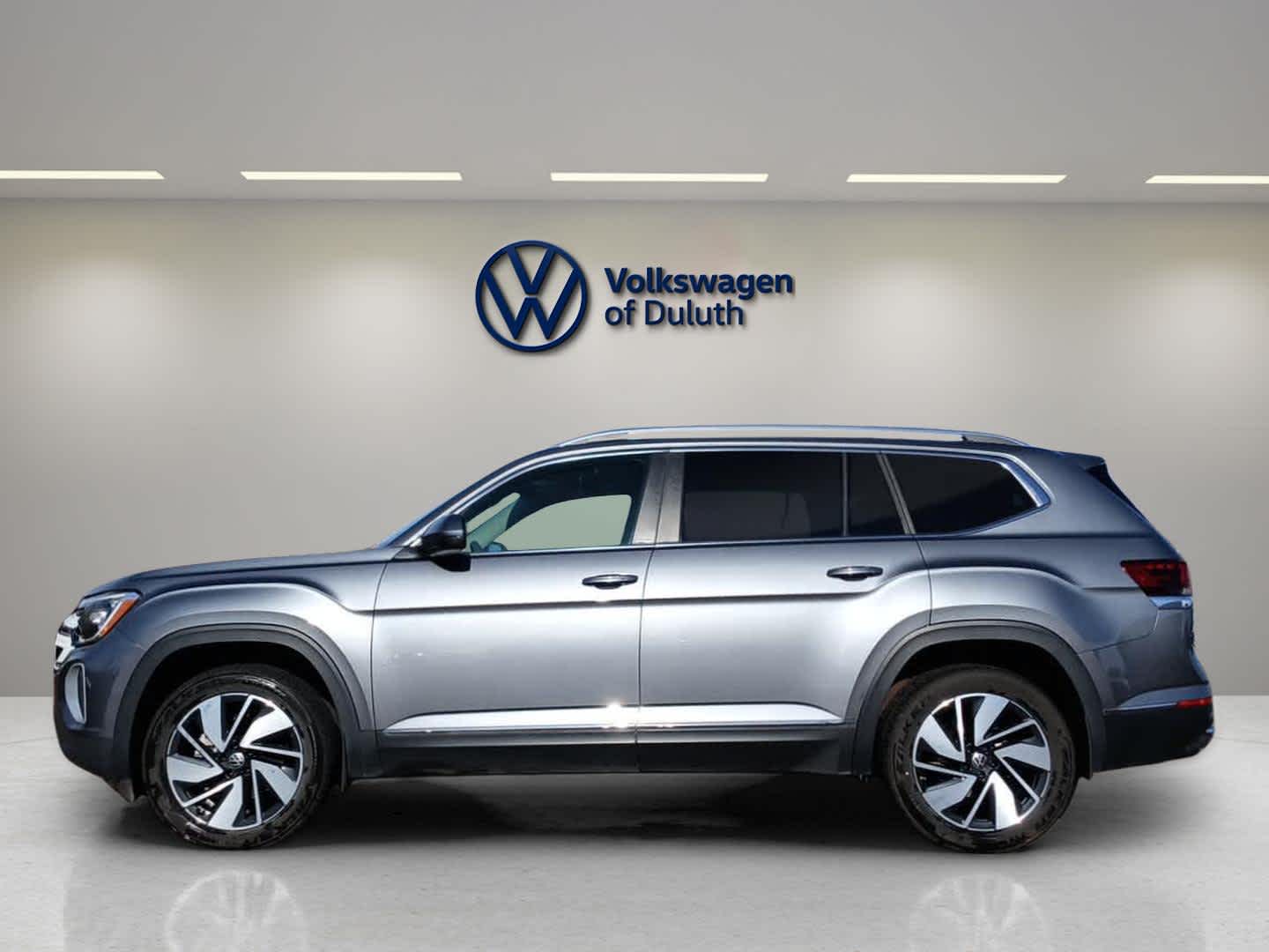 2024 Volkswagen Atlas SEL photo 2