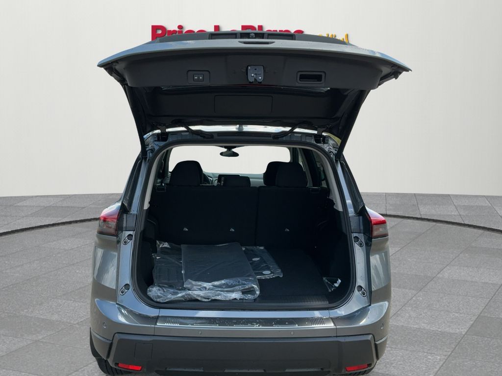 2026 Nissan Rogue SV photo 8