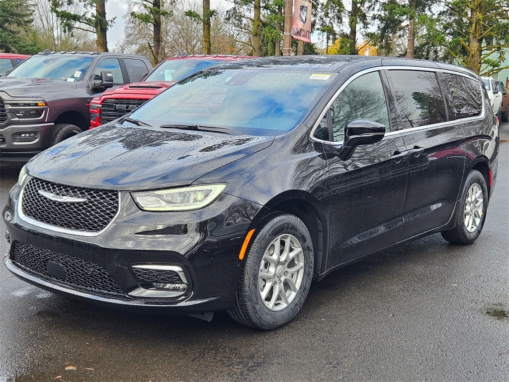 2026 Chrysler Pacifica photo 3