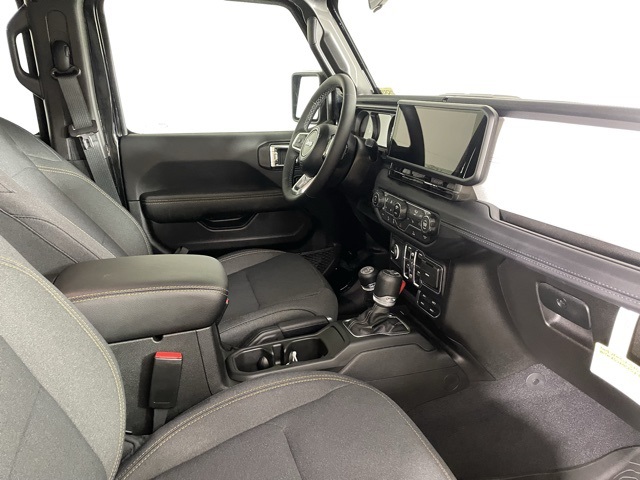 2025 Jeep Wrangler Sahara photo 13