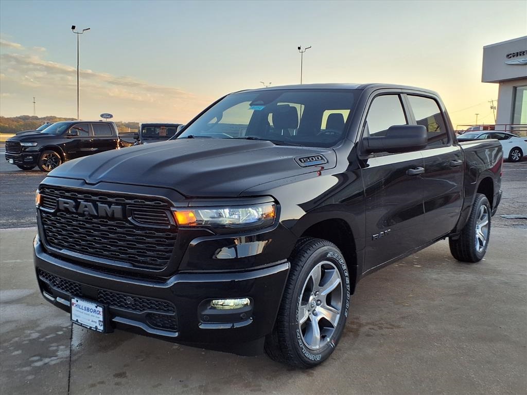 2025 Ram 1500 Tradesman photo 3