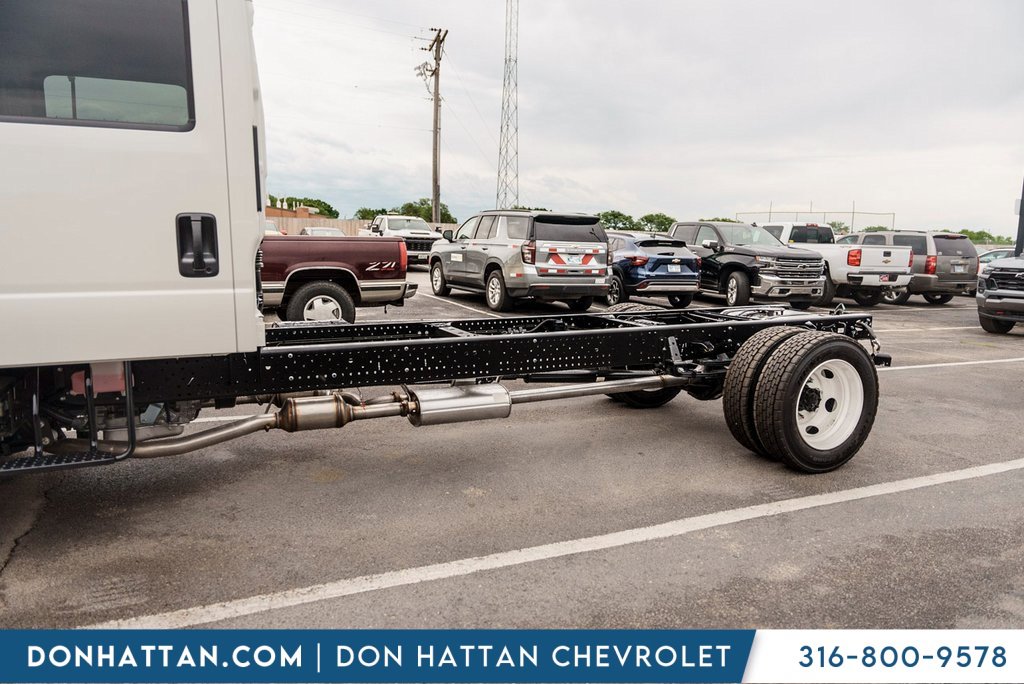 2025 Chevrolet Silverado photo 3