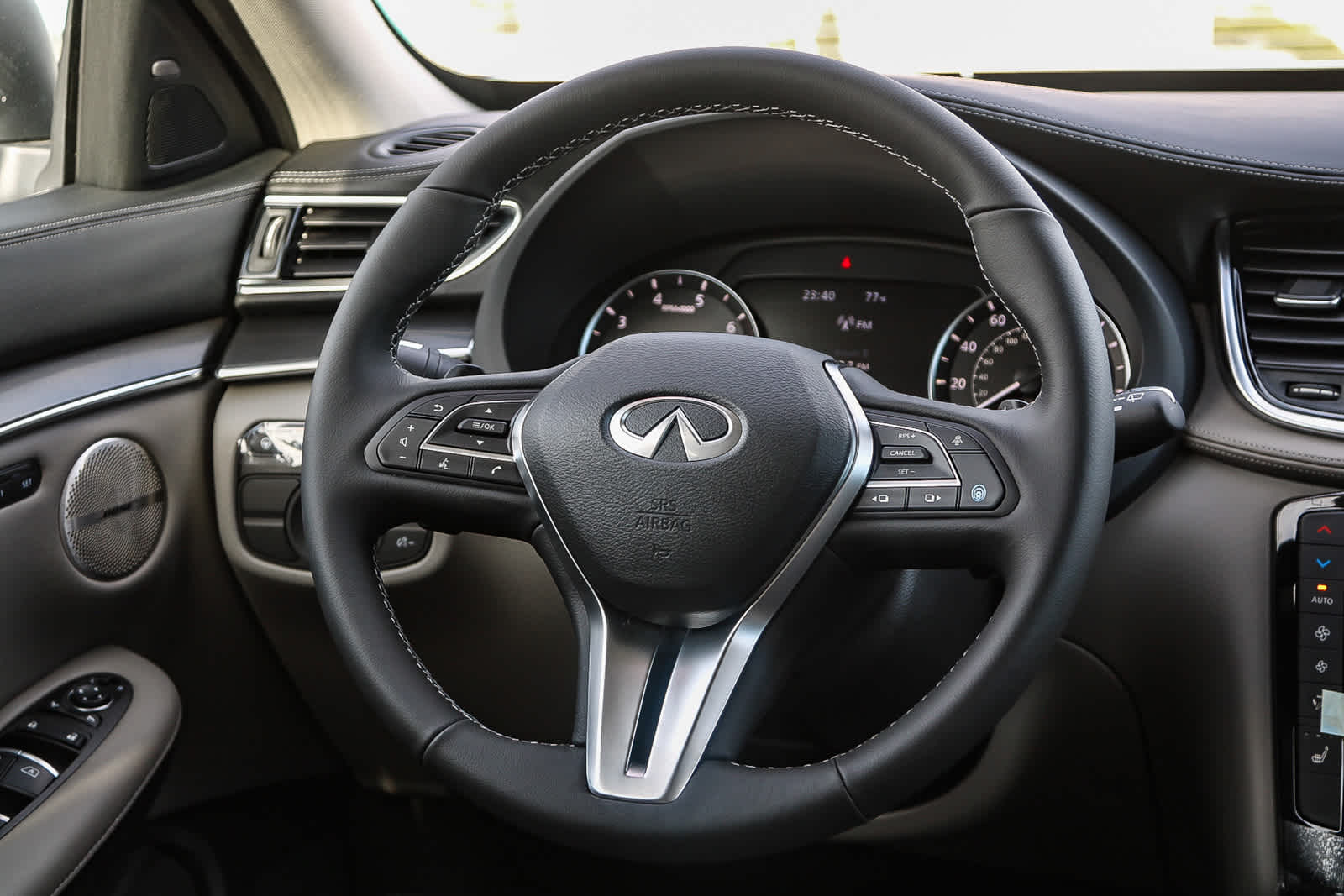 2025 Infiniti QX50 Luxe AWD photo 17