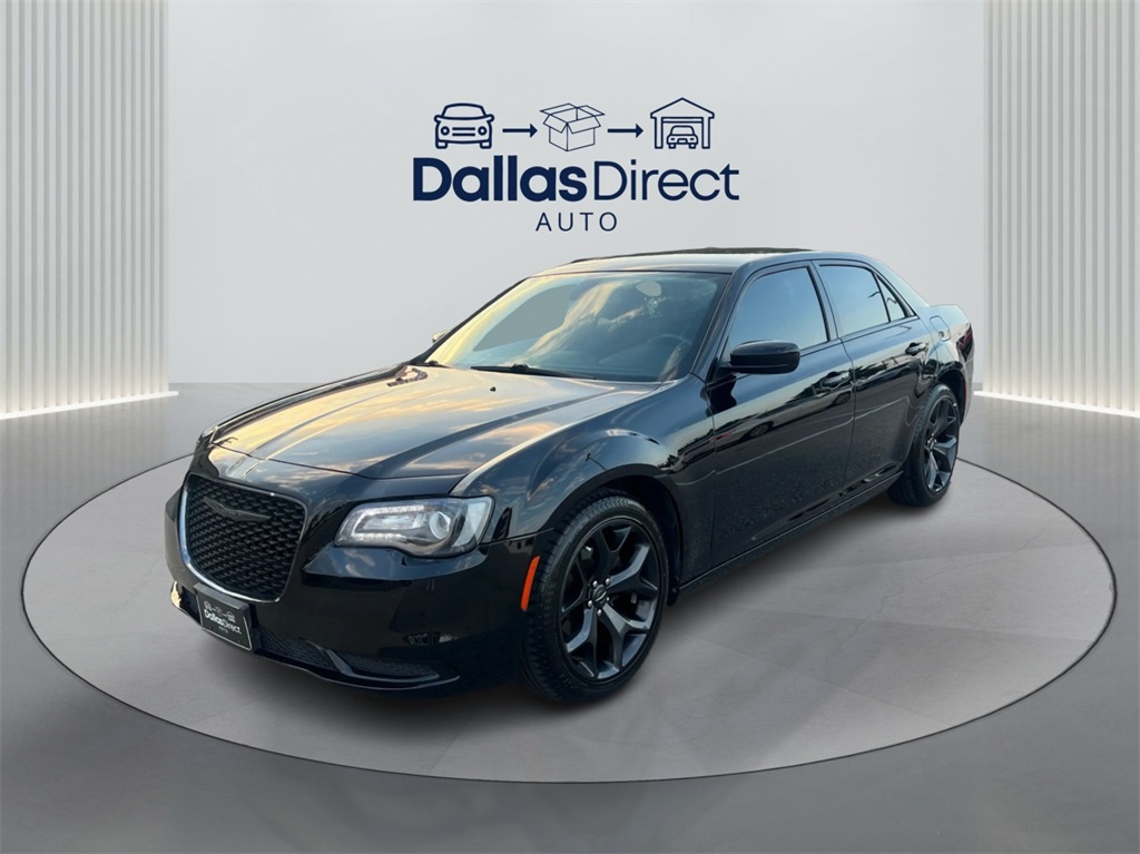 2020 Chrysler 300 Touring photo 2