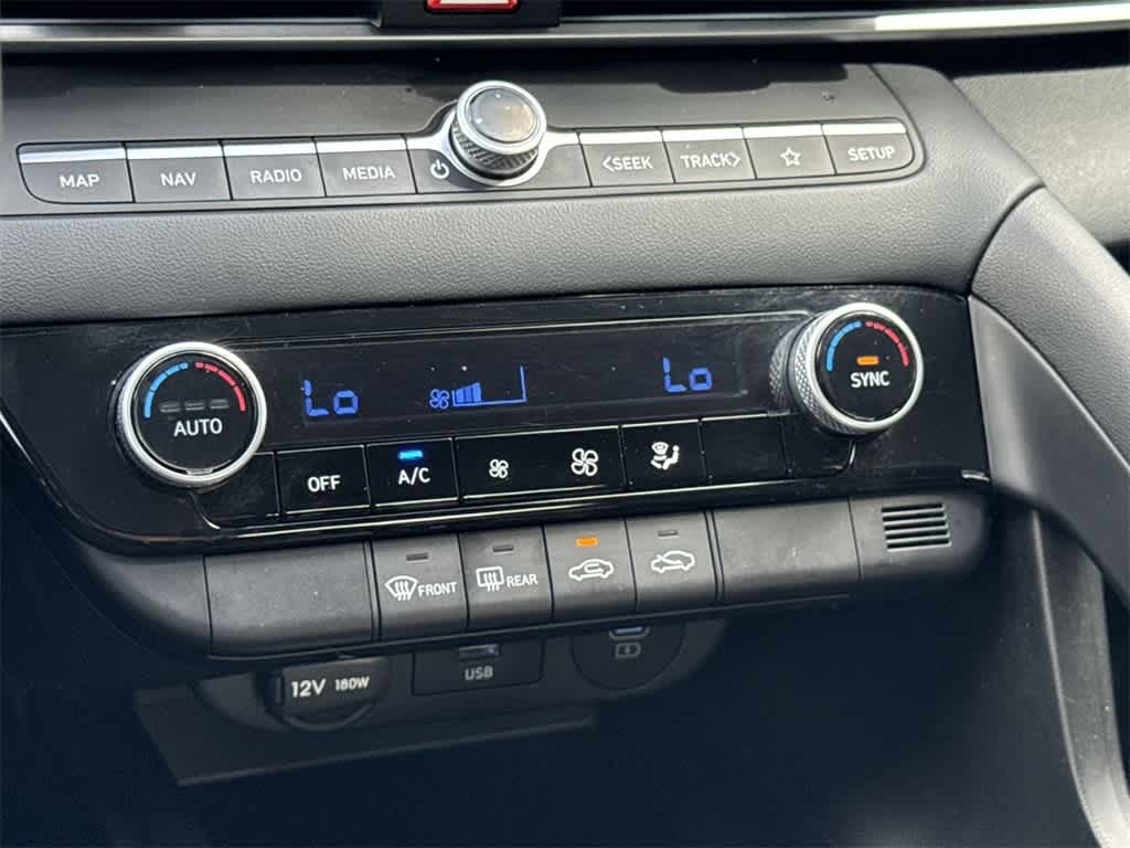 2024 Hyundai Elantra SEL photo 17