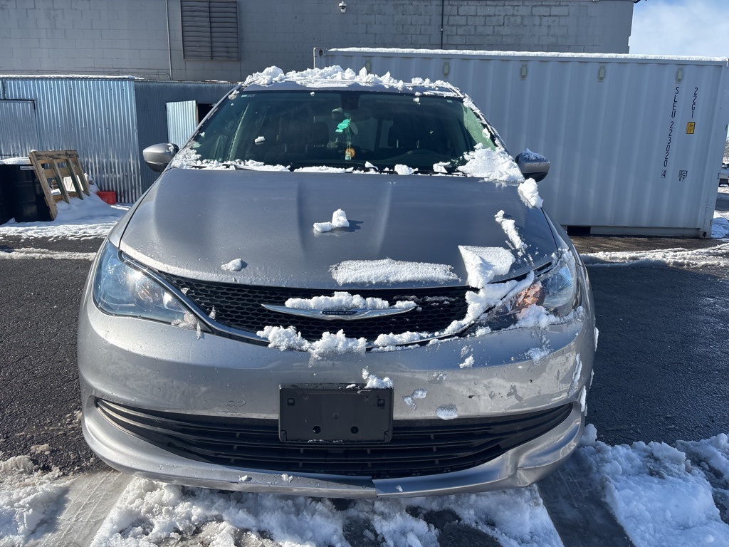 Used 2017 Chrysler Pacifica Touring with VIN 2C4RC1DG5HR695444 for sale in Kansas City