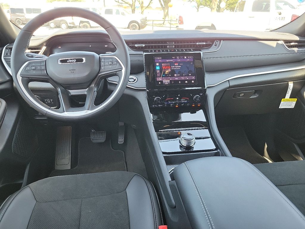 2025 Jeep Grand Cherokee Altitude X photo 11