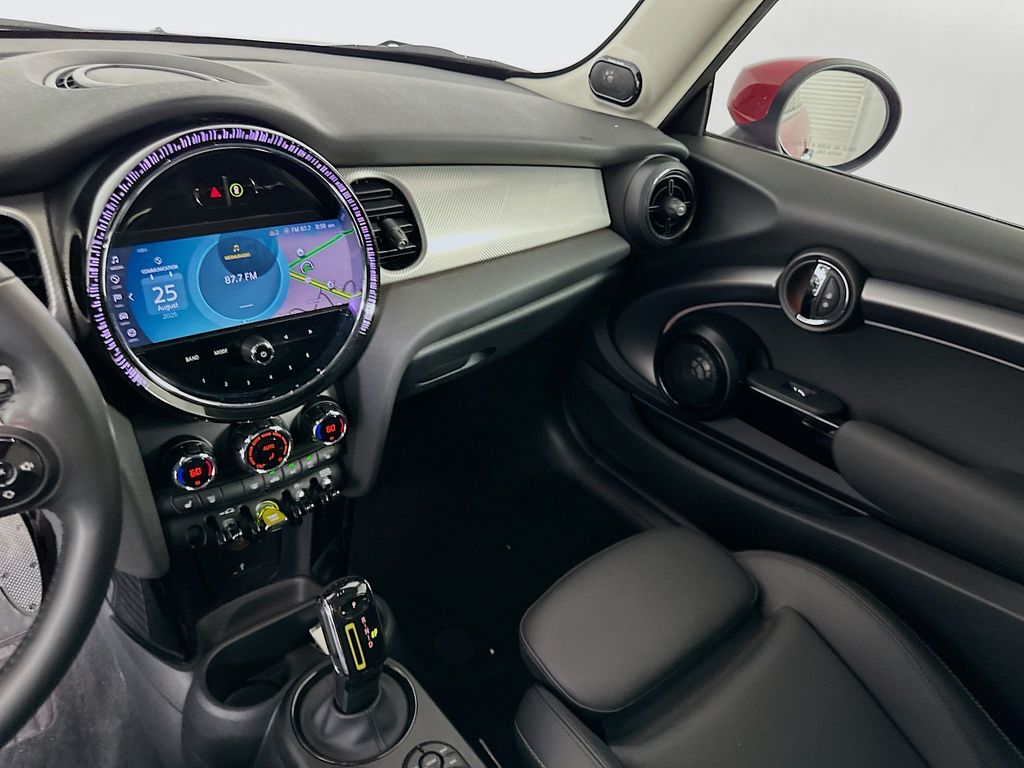 2024 Mini Cooper SE Signature photo 19