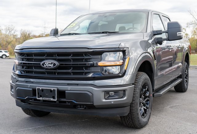2025 Ford F-150 XLT photo 2