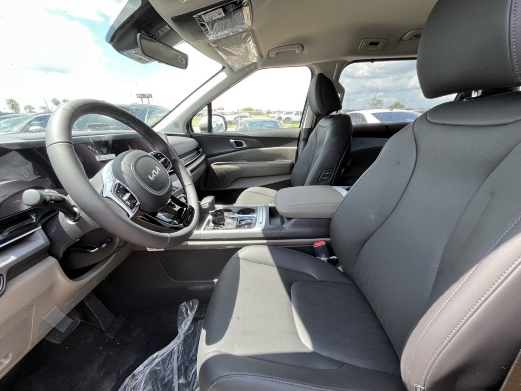 2026 Kia Carnival EX photo 15