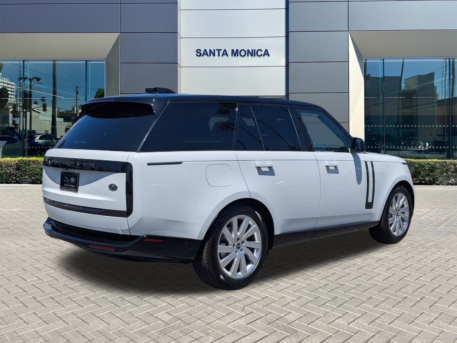 2023 Land Rover Range Rover SE photo 5