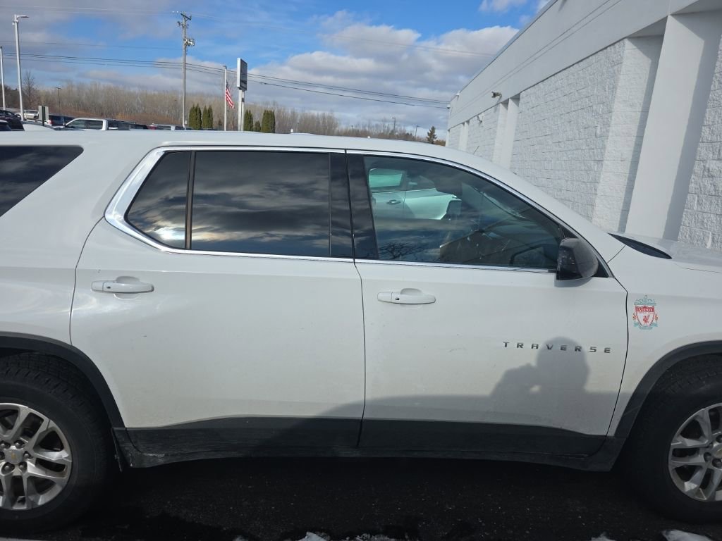 2019 Chevrolet Traverse LS photo 4