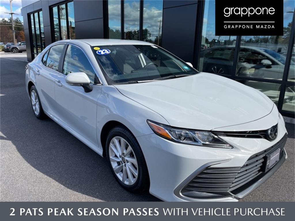 2023 Toyota Camry LE's photo